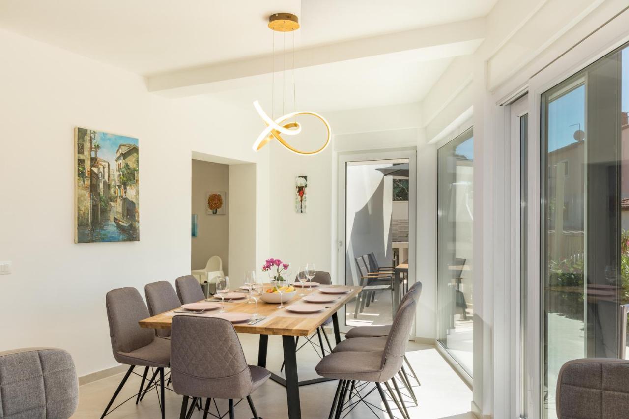 Villa Elena: Seaside Luxury with Whirlpool and Brijuni Islands View Fazana Exterior photo