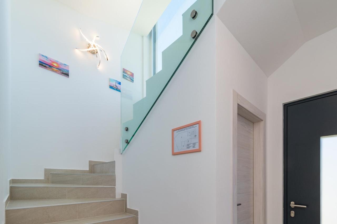 Villa Elena: Seaside Luxury with Whirlpool and Brijuni Islands View Fazana Exterior photo